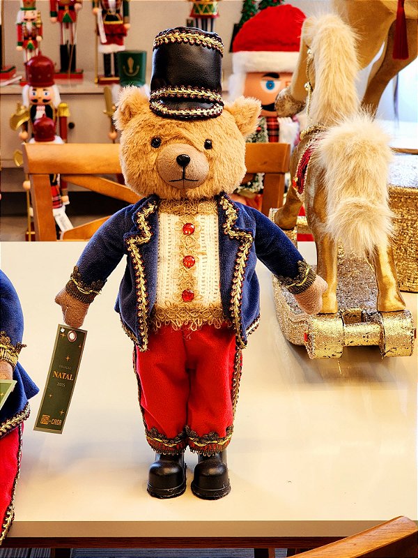URSO EM PÉ VERMELHO E AZUL 36CM - PRÉ VENDA 2025