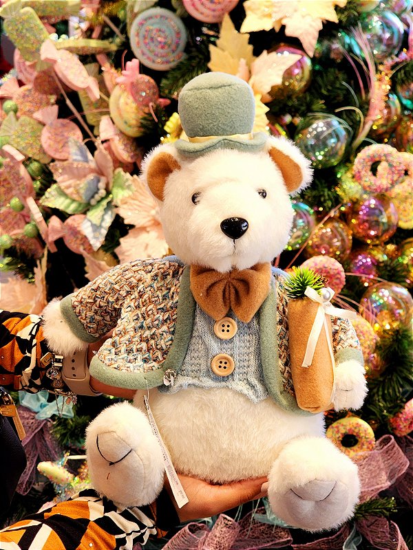 URSO BRANCO SENTADO AZUL E VERDE 31CM - PRÉ VENDA 2025