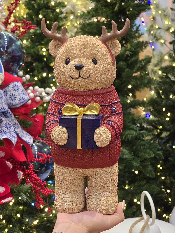 URSO EM RESINA COM SUETER VERMELHO E AZUL 31CM