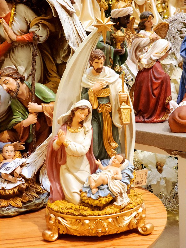 SAGRADA FAMÍLIA EM RESINA COM ESTRELA 40CM - PRÉ VENDA 2025