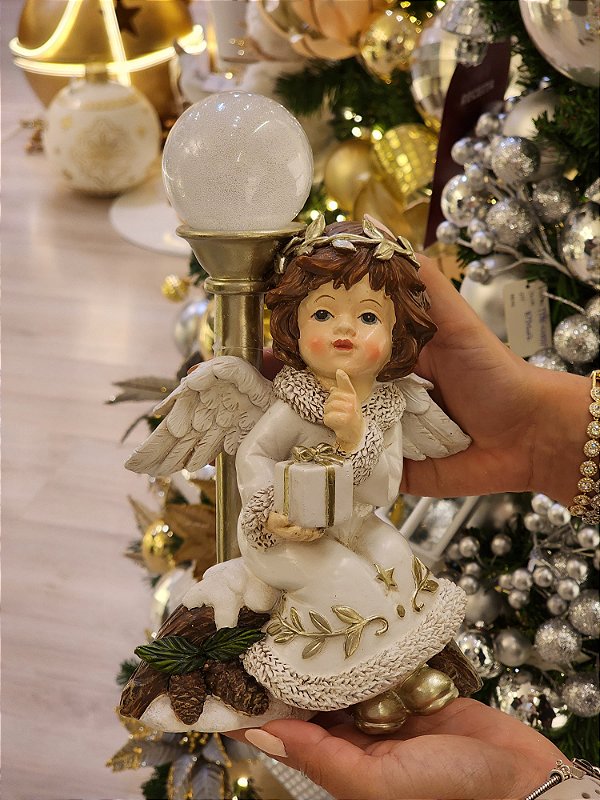 ANJO COM POSTE COM LED BRANCO E DOURADO 24,5CM - PRÉ VENDA 2025