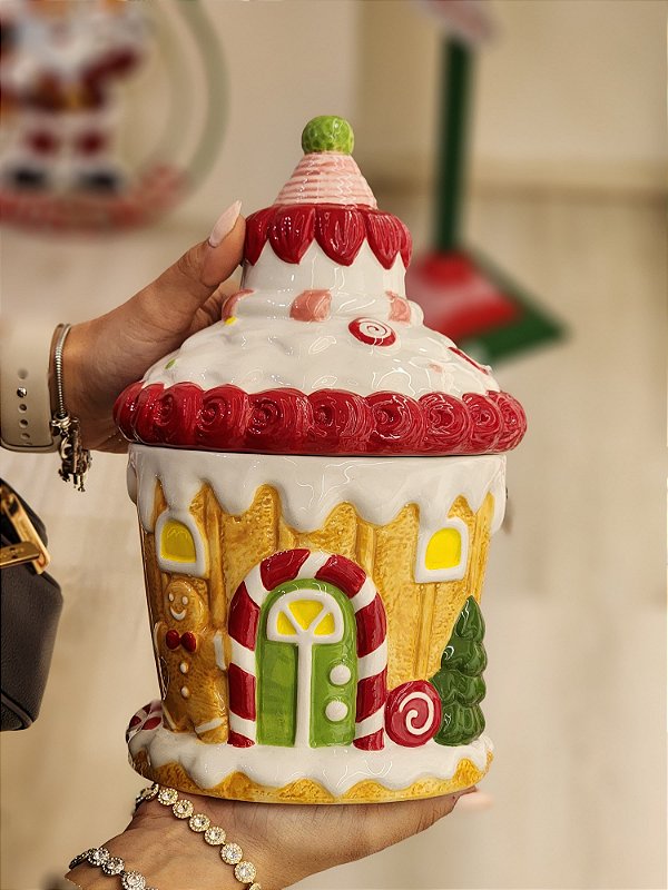 POTE DECORATIVO COM TAMPA CASINHA VERMELHO E BEGE 25,5CM - PRÉ VENDA 2025