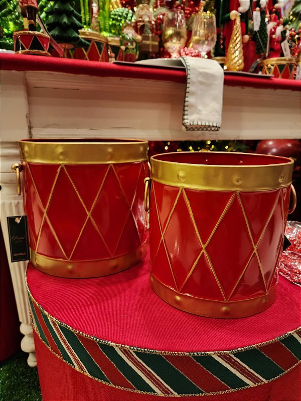 TAMBOR EM METAL DECORADO VERMELHO E DOURADO COM 2 UNIDADES - PRÉ VENDA 2025