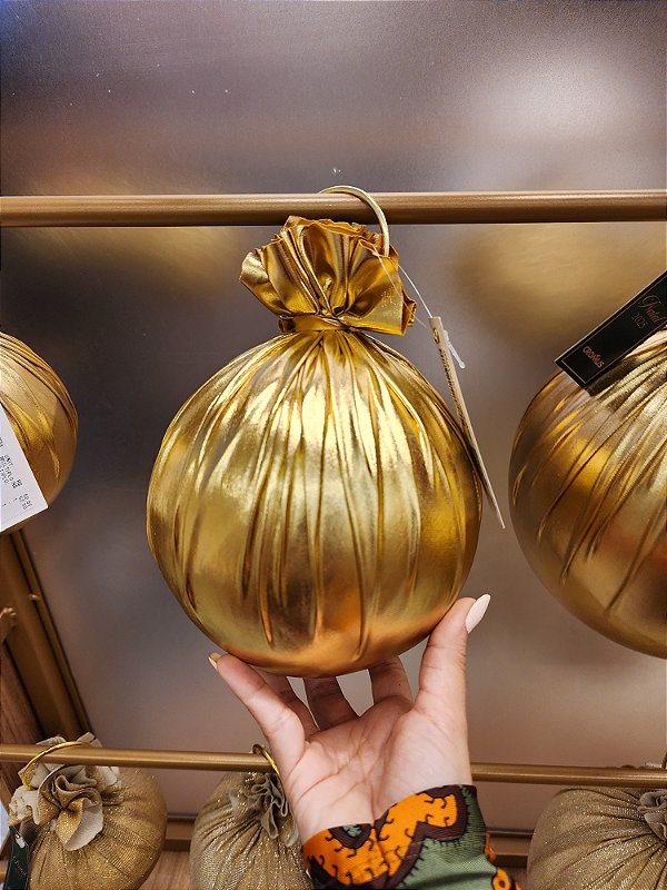 BOLA EM TECIDO METALIZADO OURO 15CM
