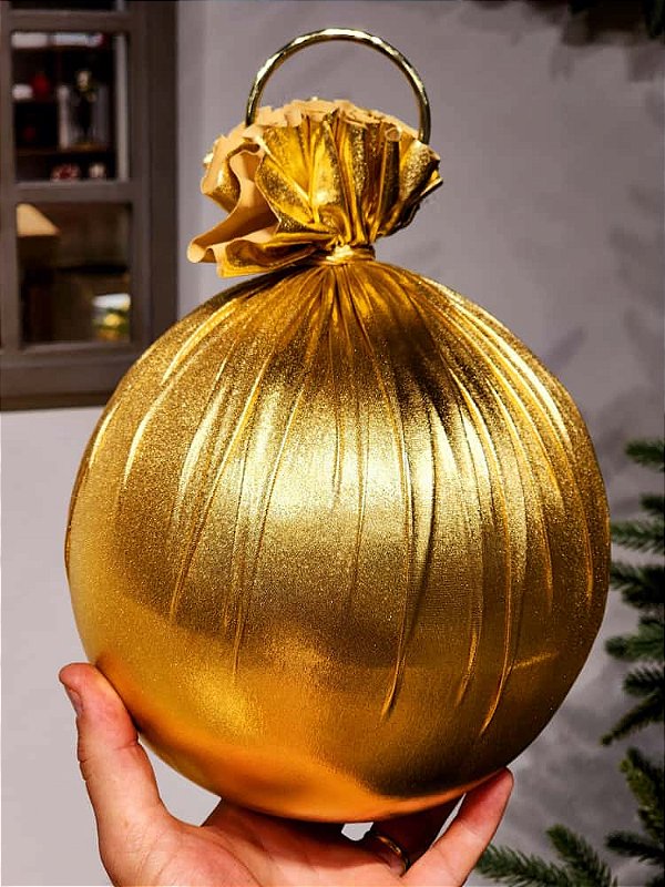 BOLA EM TECIDO METALIZADO OURO 20CM