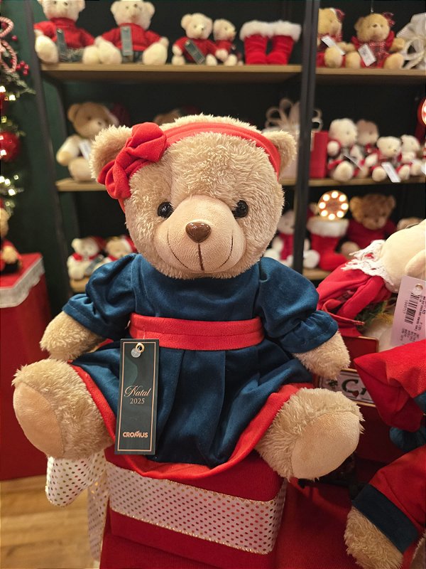 URSA SENTADA COM VESTIDO VERDE 25CM - PRÉ VENDA 2025