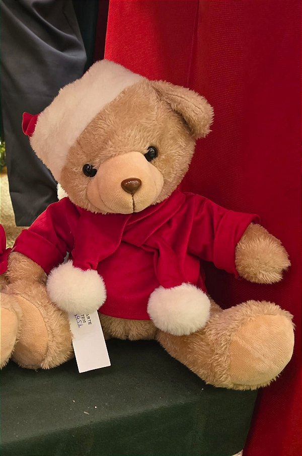 URSO SENTADO COM CACHECOL VERMELHO E BRANCO 25CM - PRÉ VENDA 2025