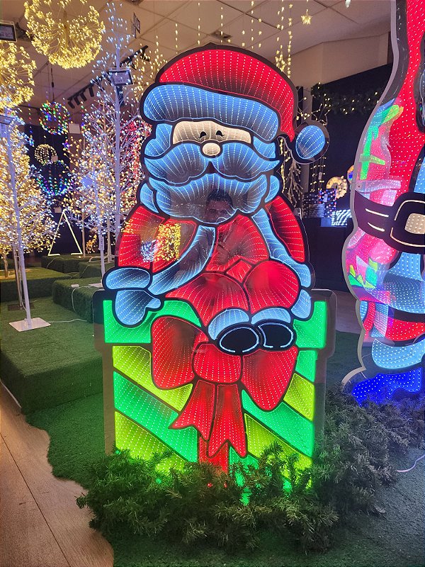 DECORAÇÃO 3D PAPAI NOEL COM PRESENTE COM FITA LED BIVOLT 1,15CM - PRÉ VENDA 2025