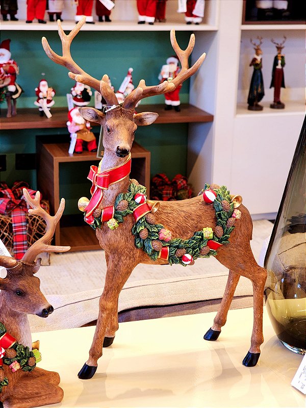 RENA DECORATIVA EM PÉ COM FESTÃO NATALINO 47CM  - PRÉ VENDA 2025