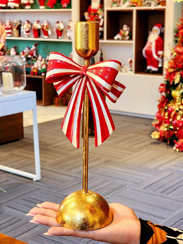 CASTIÇAL EM METAL COM LAÇO VERMELHO E BRANCO 27CM - PRÉ VENDA 2025