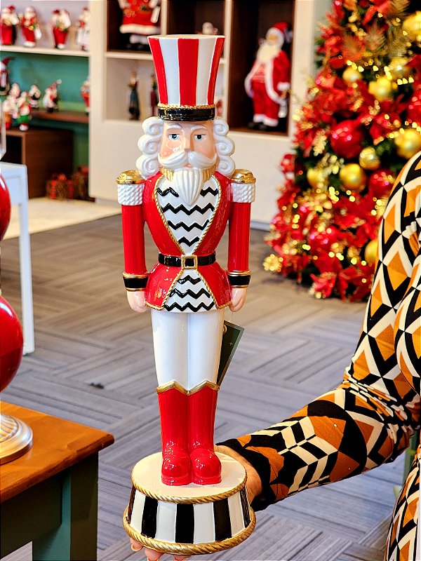 SOLDADINHO DE CHUMBO DE LUXO EM RESINA VERMELHO E BRANCO 37CM - PRÉ VENDA 2025