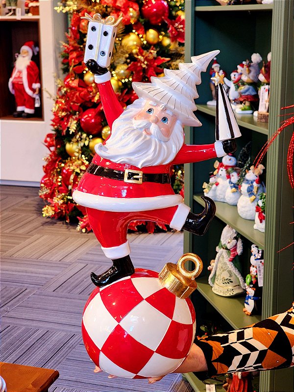 PAPAI NOEL DE LUXO EM RESINA VERMELHO, PRETO E BRANCO 44CM - PRÉ VENDA 2025