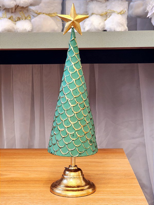 ÁRVORE EM METAL COM ESCAMAS OURO E VERDE 44CM - PRÉ VENDA 2025