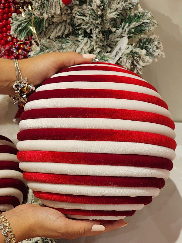BOLA DECORADA VERMELHA E BRANCA 27CM - PRÉ VENDA 2025