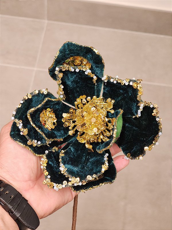 FLOR POINSETIA DECORATIVA VERDE E OURO COM GLITTER 22CM - PRÉ VENDA 2025