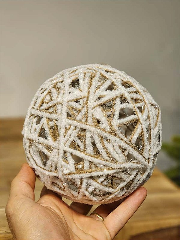 BOLA ARAMADA AVELUDADA NUDE E BRANCA 15CM