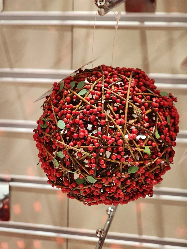 BOLA ARAMADA MICRO BERRY VERMELHA 10CM - PRÉ VENDA 2025