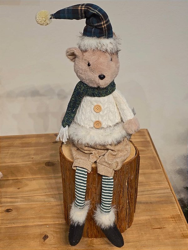 URSO MENINO SENTADO COM CASACO TRICOT E CACHECOL 60CM