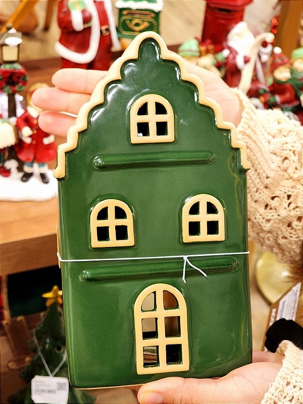 CASA VERDE EM PORCELANA CASTIÇAL 20,2CM - PRÉ VENDA 2025