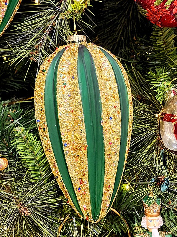 CONJUNTO DE PENDENTE ORNAMENTO DE VIDRO VERDE E DOURADO COM 2 UNIDADES 21CM - PRÉ VENDA 2025