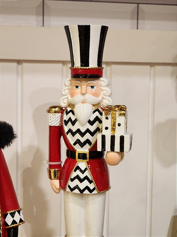 SOLDADO EM RESINA LUXO VERMELHO E BRANCO 36,5CM - PRÉ VENDA 2025