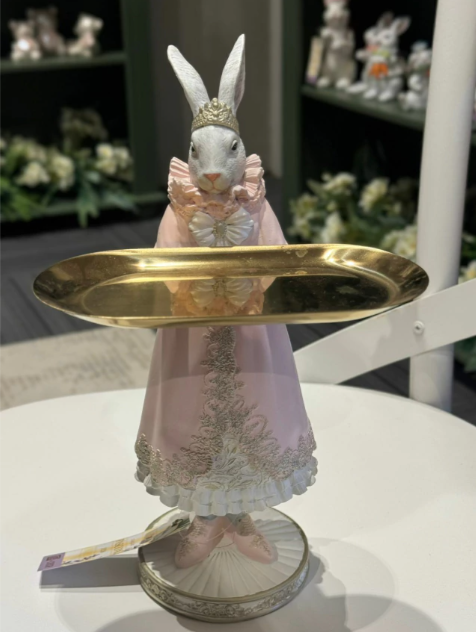 COELHA ROSA COM BANDEJA 28CM - PRÉ VENDA 2026