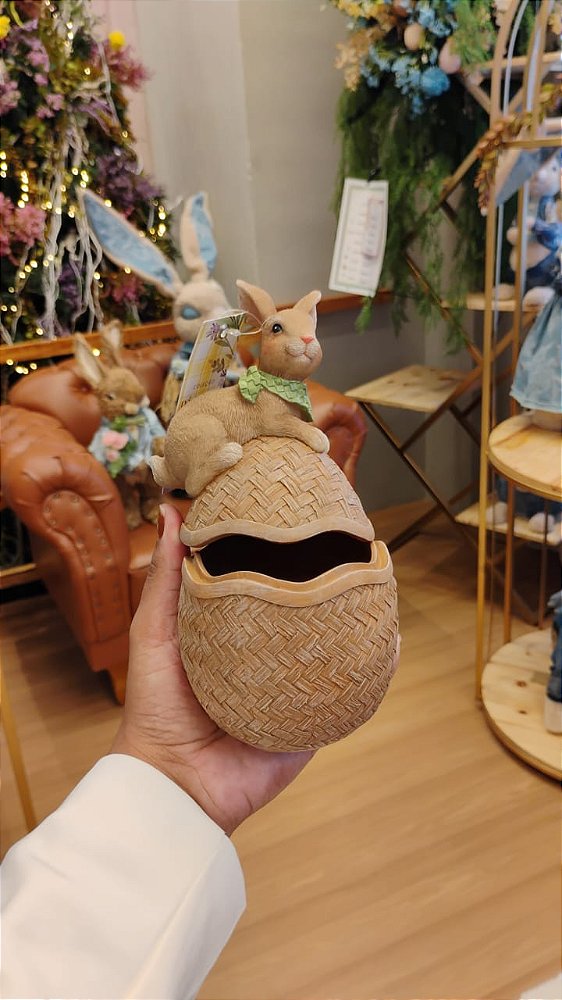 COELHO CHOCOLATE EM CIMA DO OVO 20CM - PRÉ VENDA 2026