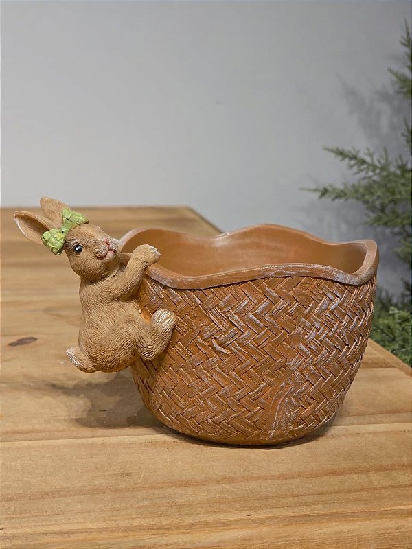 COELHO CHOCOLATE COM CESTO 16CM