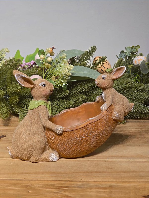 COELHO CHOCOLATE COM FILHOTE NO CESTO 25CM