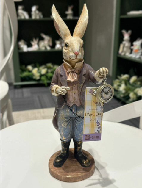 COELHO AZUL COM RELOGIO 30CM - PRÉ VENDA 2026