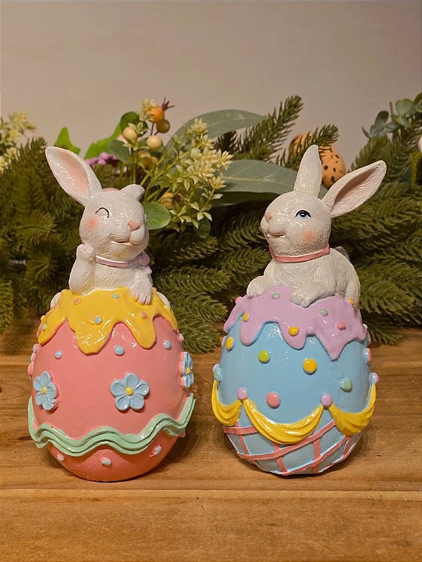 CASAL DE COELHOS COM OVOS 16CM