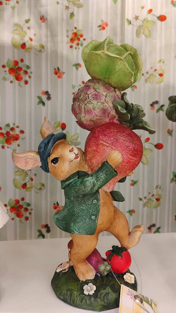 COELHO COM TORRE DE FRUTAS 22CM - PRÉ VENDA 2026