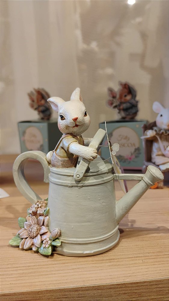 COELHO DENTRO DO REGADOR 26CM - PRÉ VENDA 2026