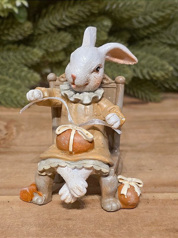 COELHA SENTADA NA CADEIRA 10,5CM