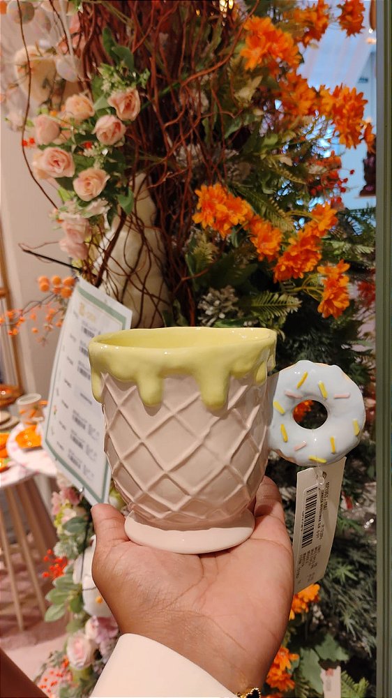CANECA COM ROSQUINHA 15CM - PRÉ VENDA 2026