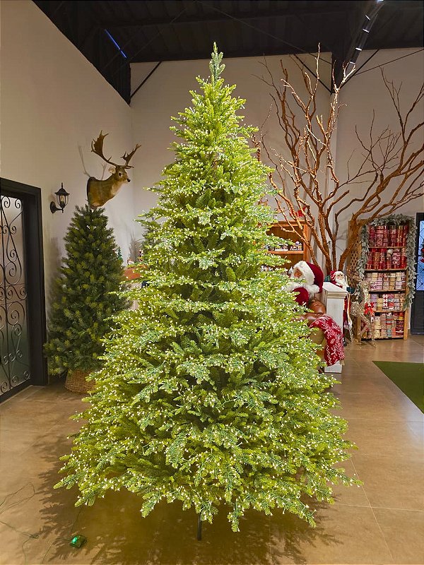 ÁRVORE PINHEIRO REALISTA PÁRIS 2,70CM 6506 GALHOS SUPER ILUMINADA 10540 LEDS WARM BIVOLT