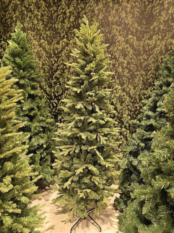 ÁRVORE PINHEIRO SLIM VERONA REALISTA 2,10CM 647 GALHOS - PRÉ VENDA 2026