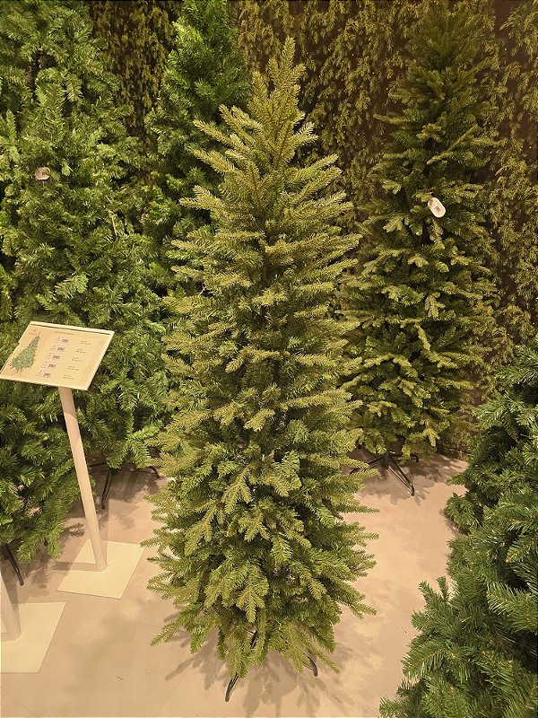 ÁRVORE PINHEIRO SLIM VERONA REALISTA 1,80CM 515 GALHOS - PRÉ VENDA 2026