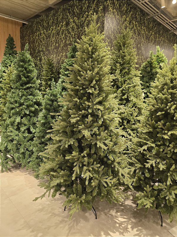 ÁRVORE PINHEIRO REALISTA VERONA 2,10CM 1541 GALHOS - PRÉ VENDA 2026