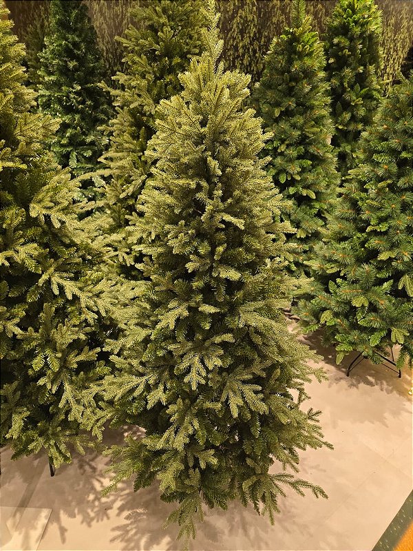 ÁRVORE PINHEIRO REALISTA VERONA 1,80CM 989 GALHOS - PRÉ VENDA 2026