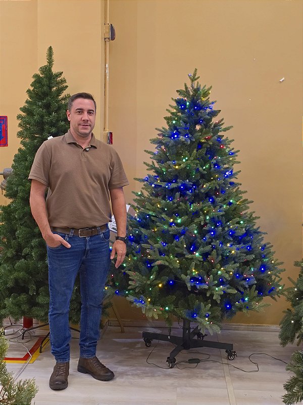 ÁRVORE PINHEIRO PROGRESSIVO ROCKFELLER 1,80CM A 2,70CM 3488 GALHOS COM 800 LEDS BICOLOR COM CONTROLE REMOTO BIVOLT - PRÉ VENDA 2026