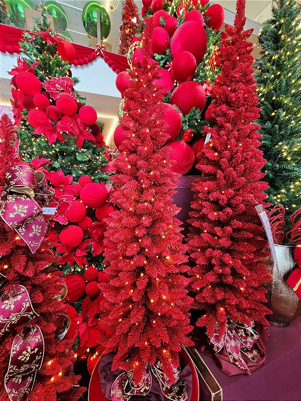 ÁRVORE PINHEIRO SLIM VERMELHO FLORINA 1,80CM 335 GALHOS COM LEDS WARM - PRÉ VENDA 2026