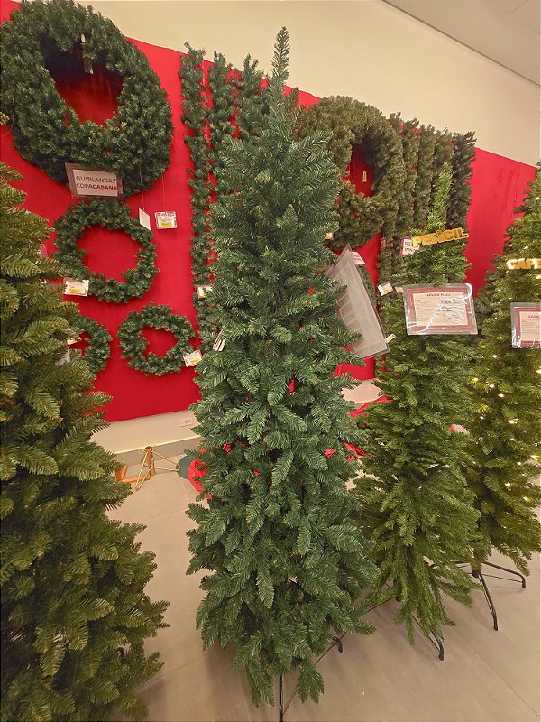 ÁRVORE PINHEIRO SLIM VERDE COPACABANA 2,10CM 959 GALHOS - PRÉ VENDA 2026