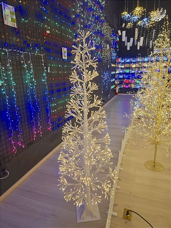 ÁRVORE ARAMADA 1,50CM 1000 LEDS WARM FIXO BIVOLT USO INTERNO E EXTERNO - PRÉ VENDA 2026