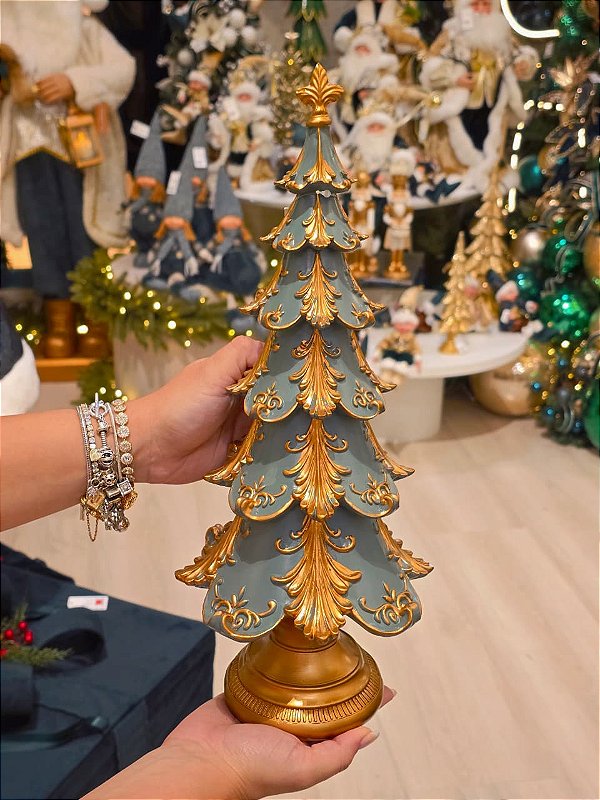 ÁRVORE EM RESINA VERDE E DOURADO 42CM - PRÉ VENDA 2026