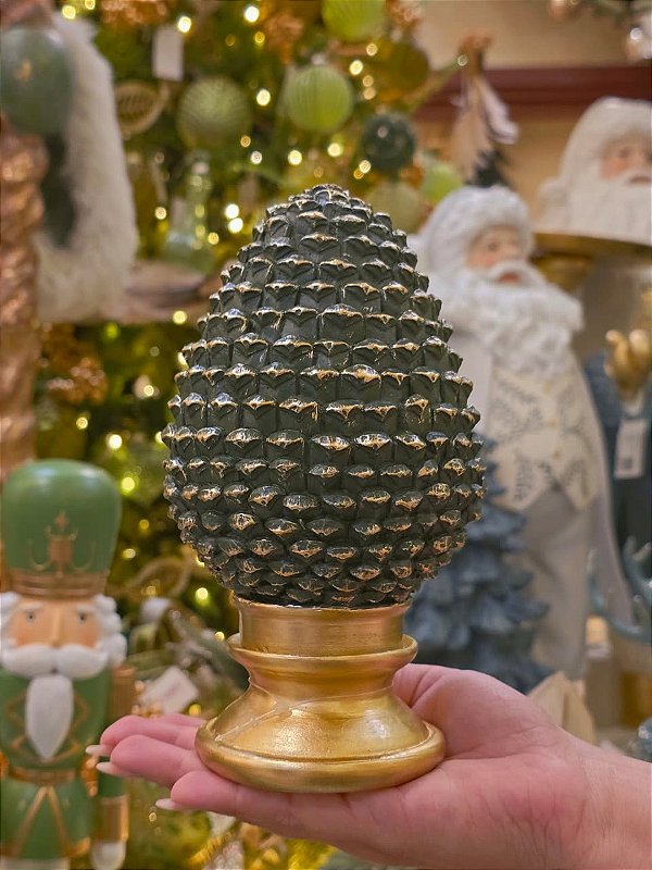PINHA EM RESINA VERDE E DOURADO 18,5CM - PRÉ VENDA 2026