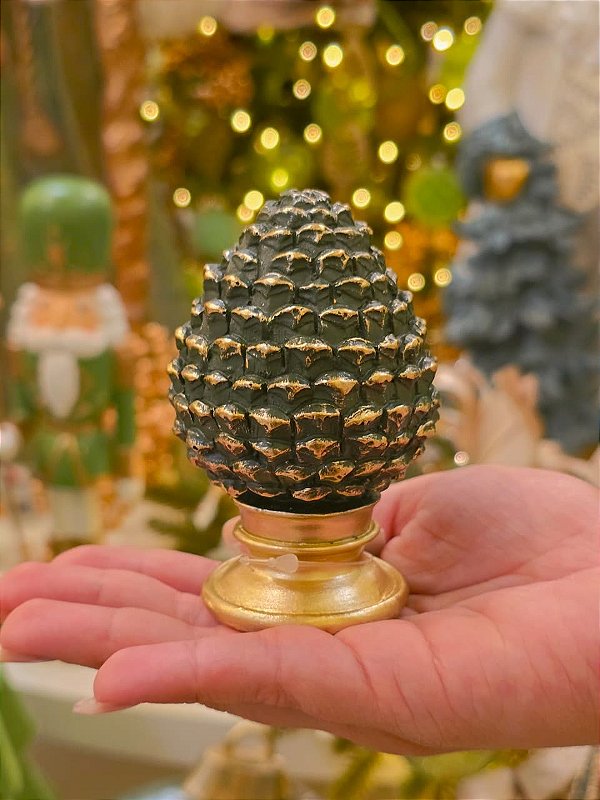 PINHA EM RESINA VERDE E DOURADO 10CM - PRÉ VENDA 2026