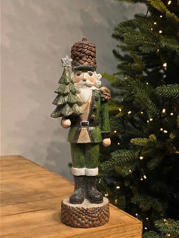 SOLDADO QUEBRA NOZES VERDE RÚSTICO COM ÁRVORE 31CM