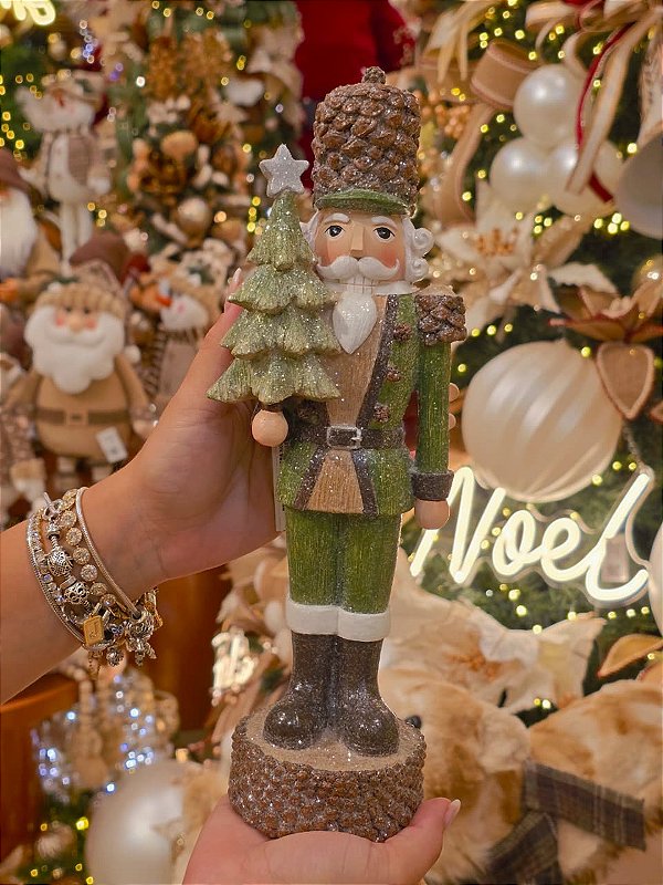 SOLDADO QUEBRA NOZES VERDE RÚSTICO COM ÁRVORE 31CM - PRÉ VENDA 2026