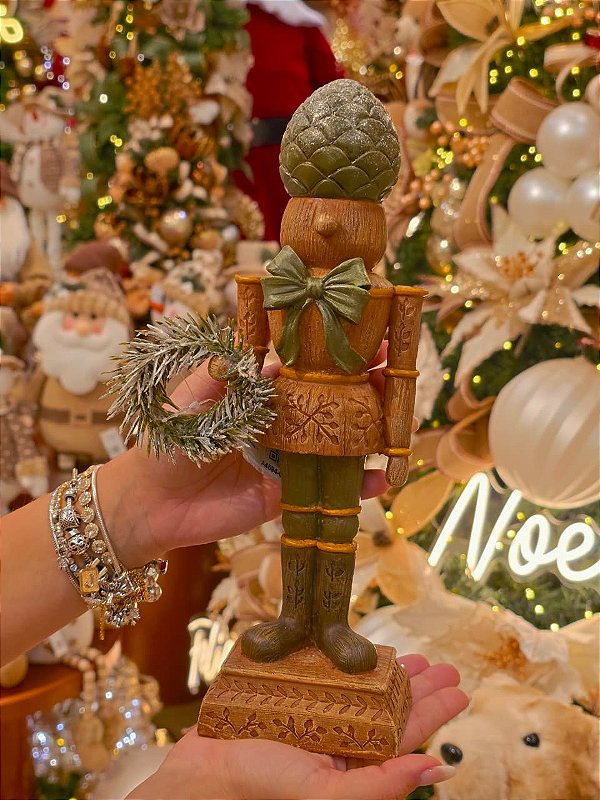 QUEBRA NOZES RÚSTICO VERDE COM GUIRLANDA 30,3CM - PRÉ VENDA 2026